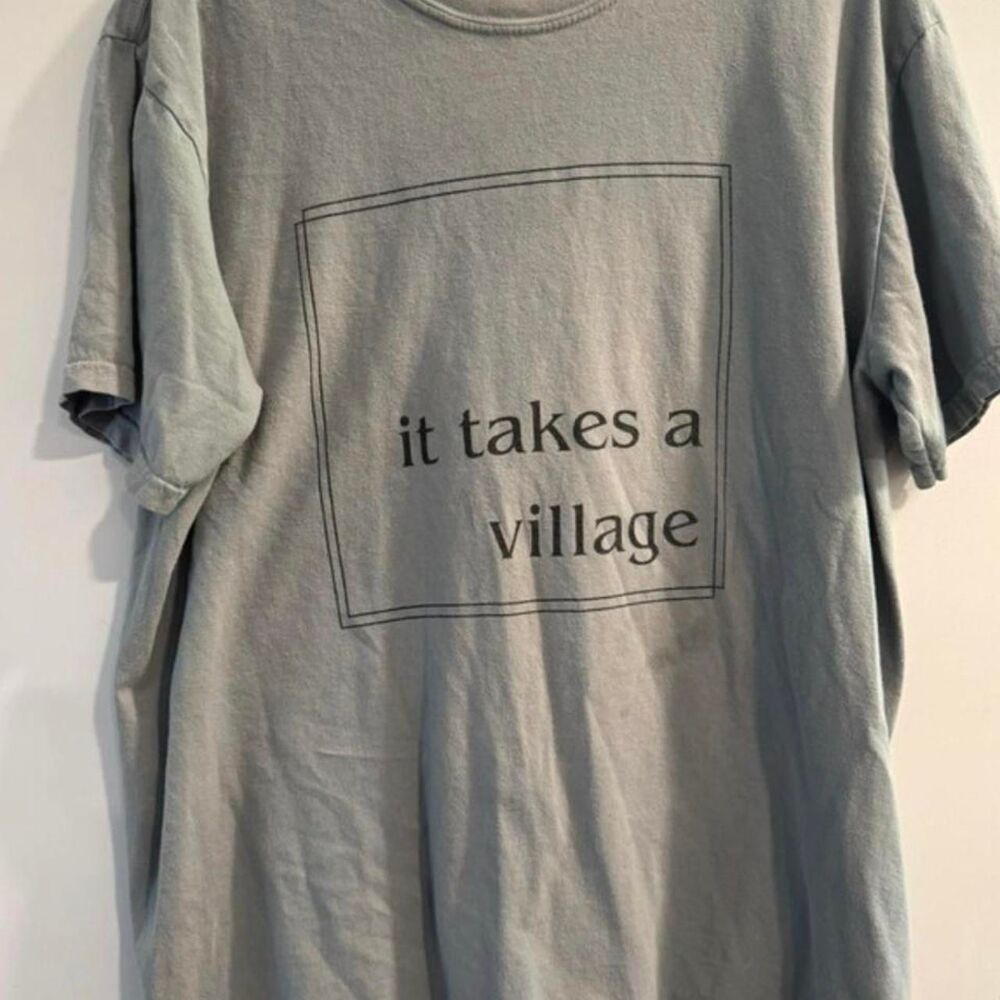 Mens Comfort Colors Gray 'It Takes A Village' T-Shirt-Size Large